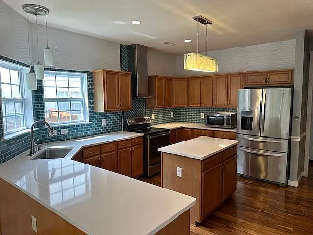 2565 Kentucky Derby Dr — Photo 12