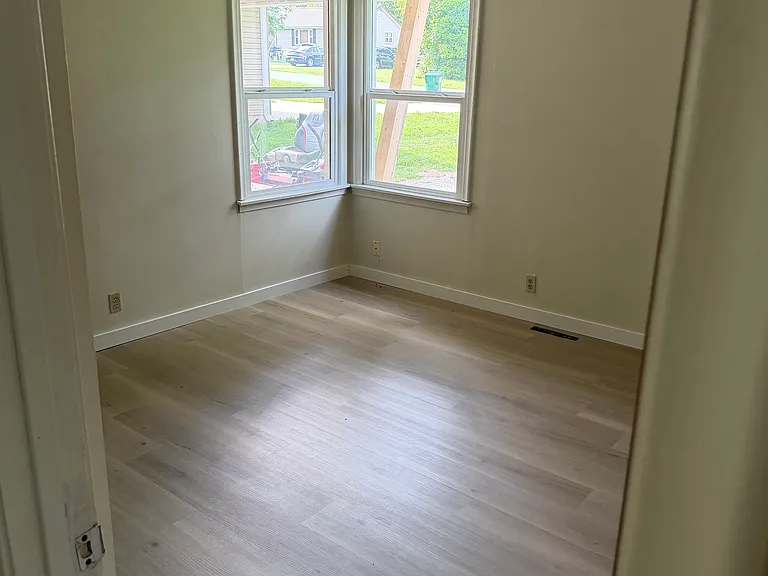 2747 W Lincoln St — Photo 5