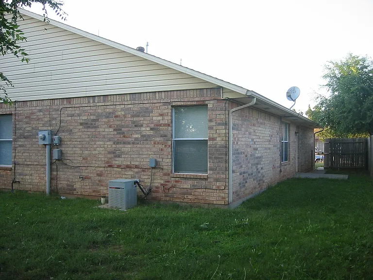 832 W Forest Dr — Photo 3