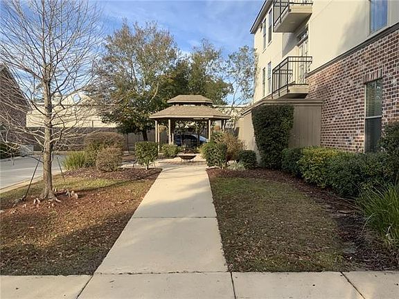 3rd image of 827 Autumn Pl APT 103