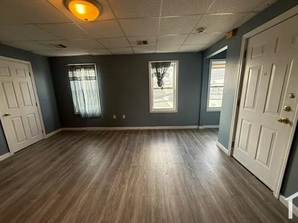 1905 N Main St, Fall River, MA 02720