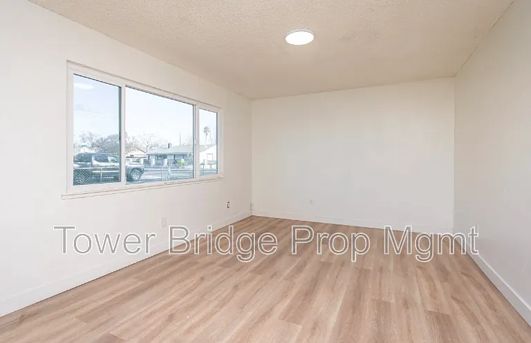 1718 Grand Ave — Photo 8
