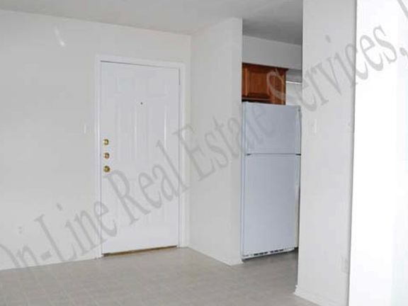 4th image of 2300 Pheasant Ln #A