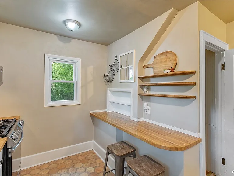 562 Buckingham Ave — Photo 13