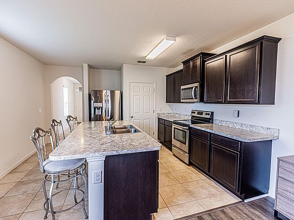 3rd image of 10021 SW Newberry Avenue