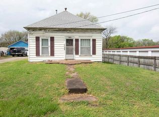 1806 Walnut St, Coffeyville, KS 67337