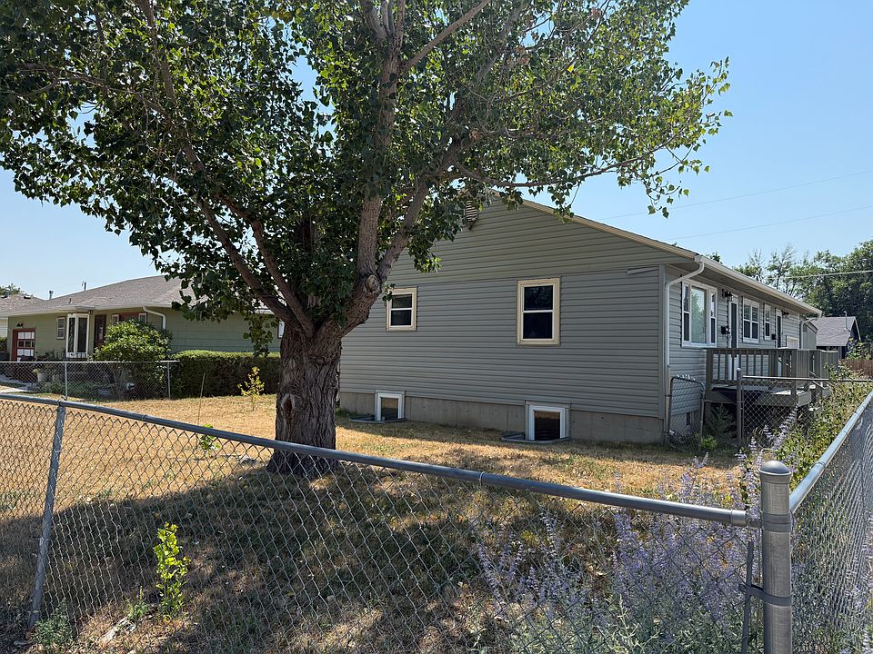 1st image of 109 16th St W #1