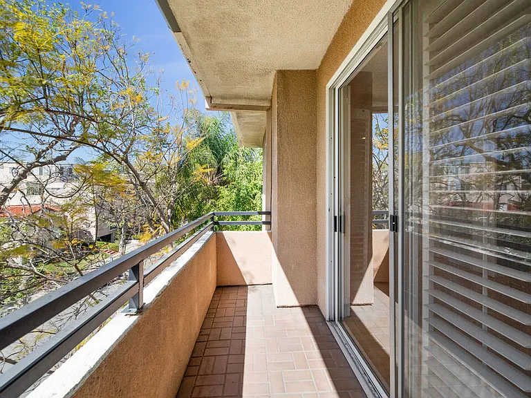 200 N Almont Dr #302 — Photo 24