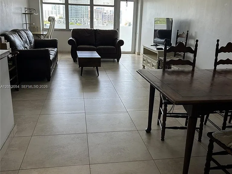 7441 Wayne Ave #8R — Photo 5