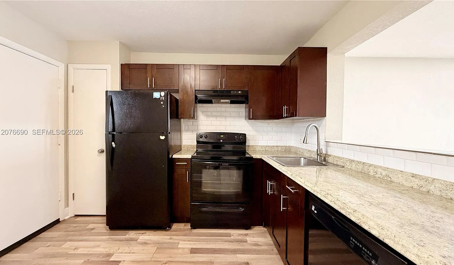 Azure Lake Condo — Photo 3