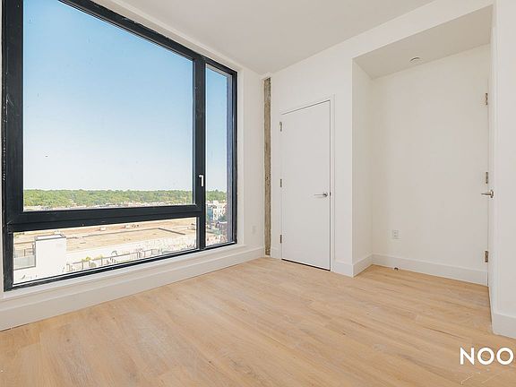 5th image of 393 Weirfield St #1152