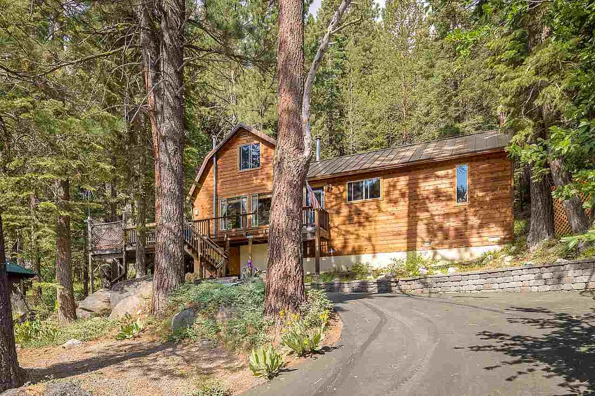 Furnished mountain retreat surrounded by forest and privacy - River Rd