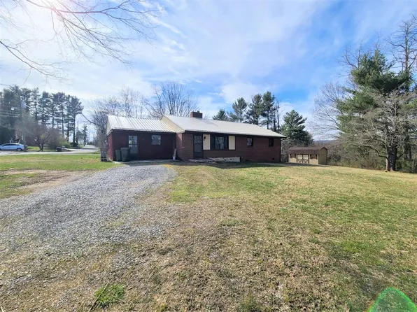 911 Cumberland St, Marion, VA 24354