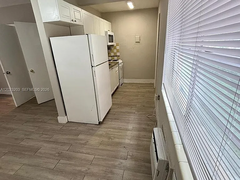 520 SW 4th St #11 — Photo 6