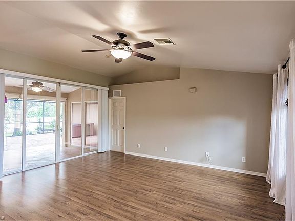4th image of 321 SW 25th Pl