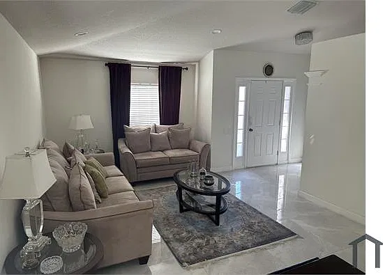 4 bed, 2000 sqft, $4,200 — Photo 2