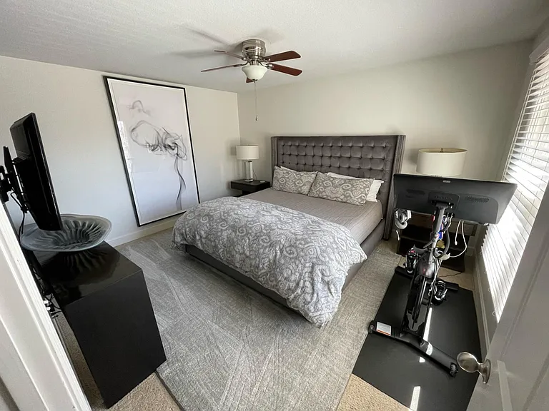 1521 NE Dysart Woods Ln — Photo 12