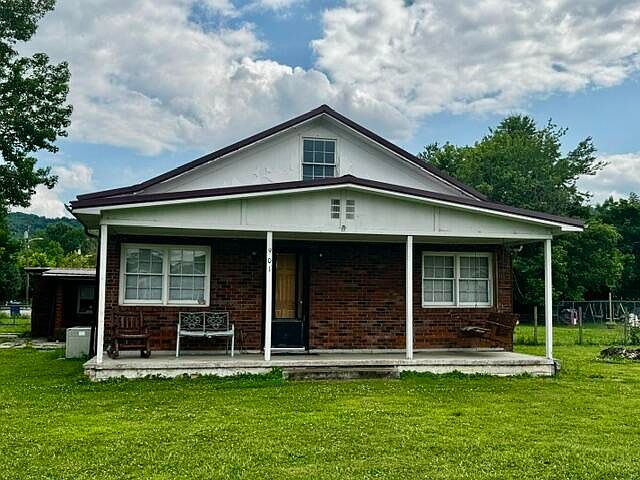 1st image of 901 Exeter Ave