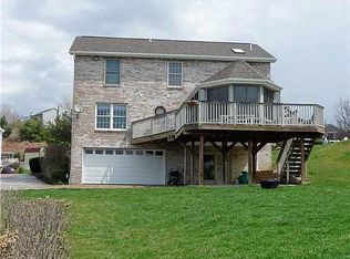 209 Rutherglen Dr, Oakdale, PA 15071