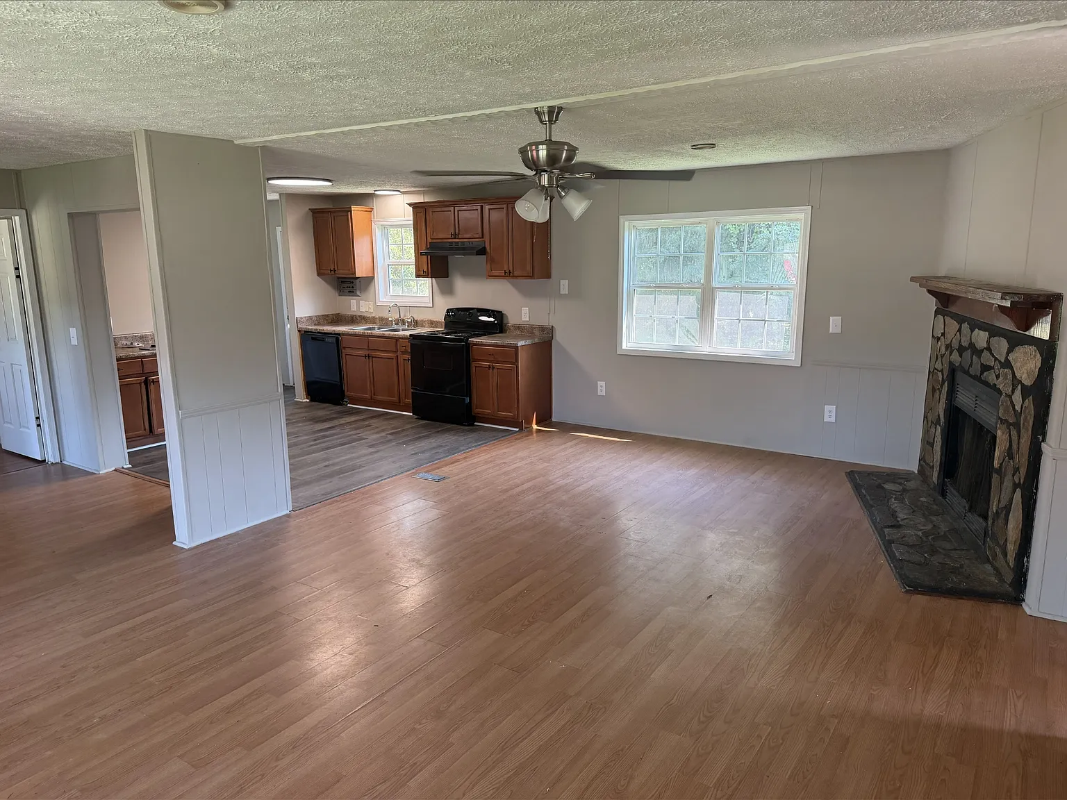 3 bed, 1248 sqft, $1,300 — Photo 2