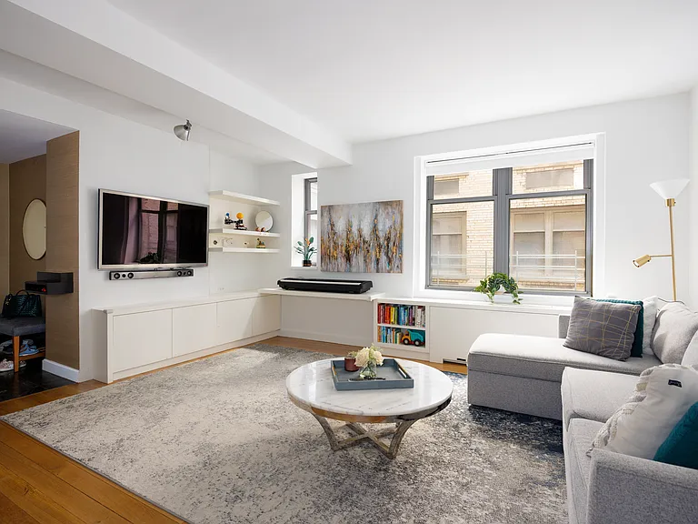100 W 58th St #8G — Photo 2