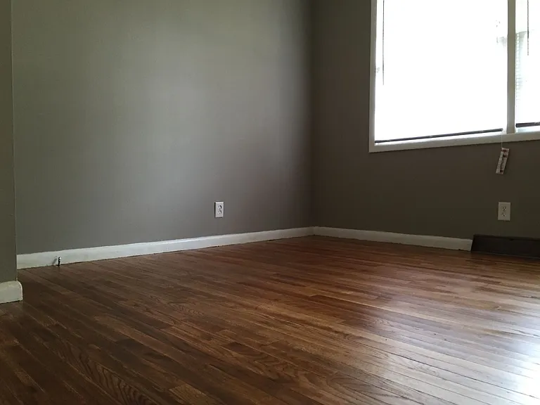 1207 Elm Pl — Photo 2