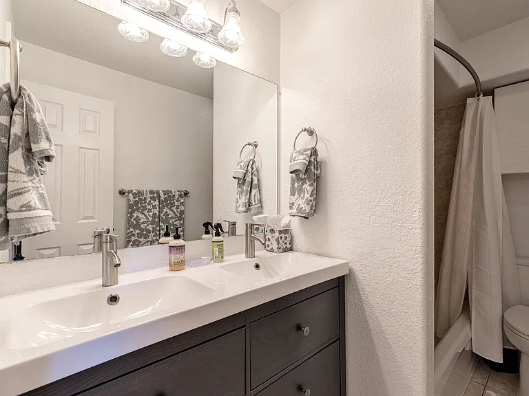 1833 N Williams St #504 — Photo 9