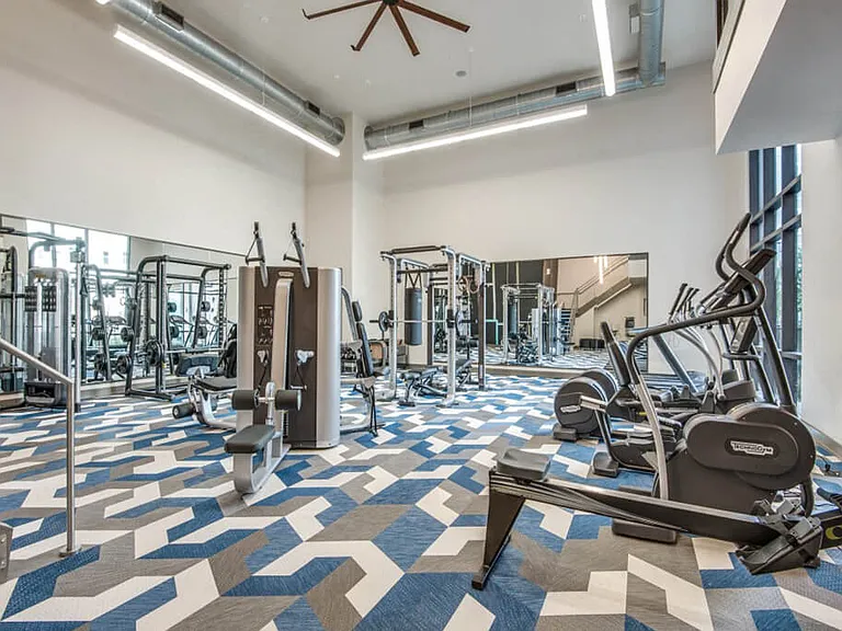 Power Grid: a complete fitness center with brand-new equipment to burn, stretch and sculpt yourself in everyday.