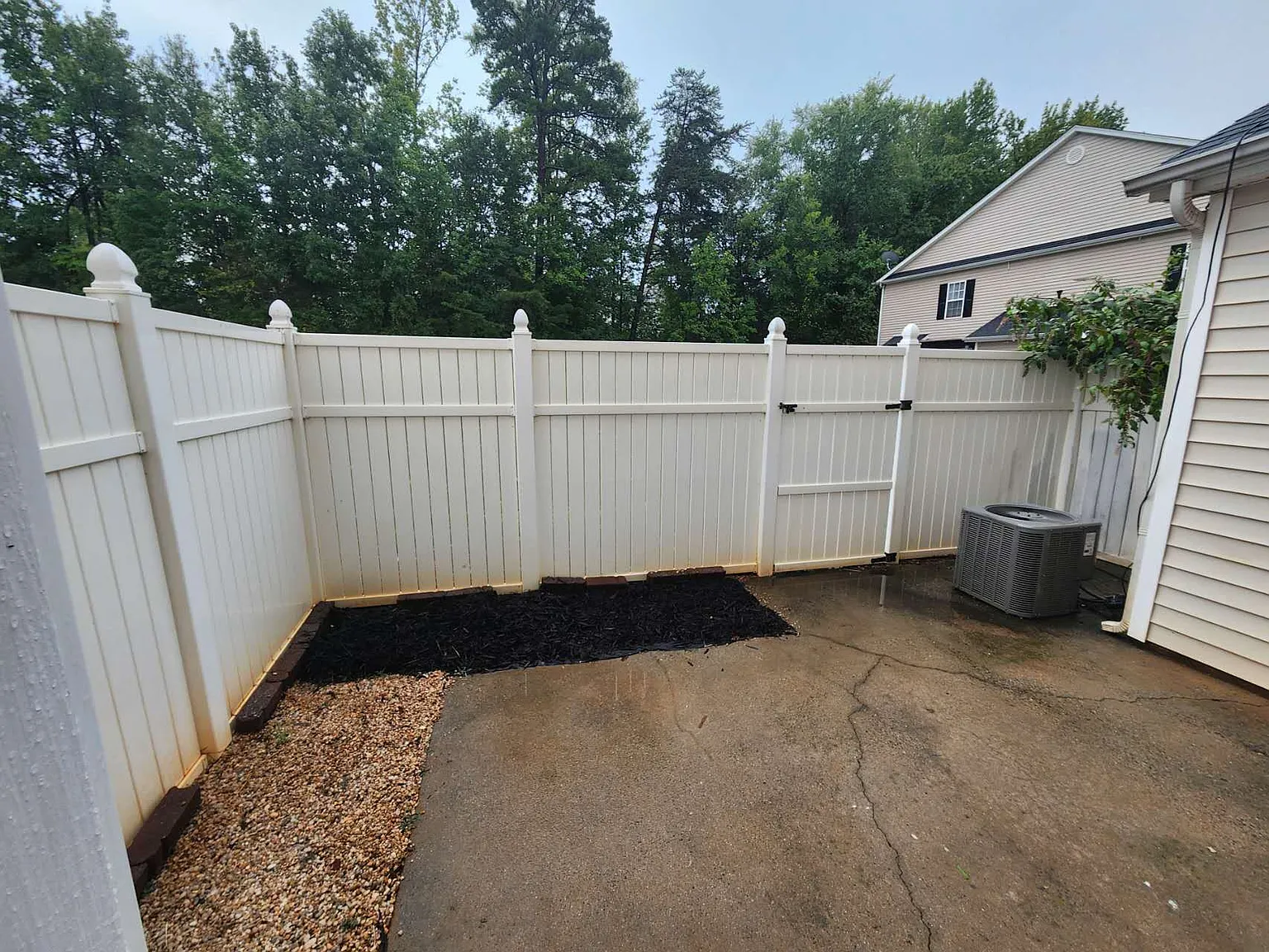 3 bed, 1.5 bath, 1262 sqft, $1,760 — Photo 3