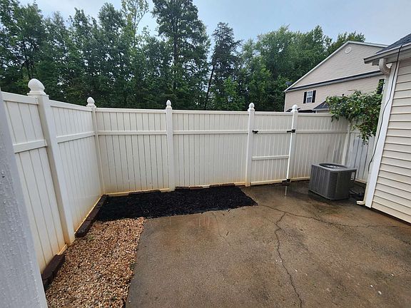 3rd image of 9644 Littleleaf Dr