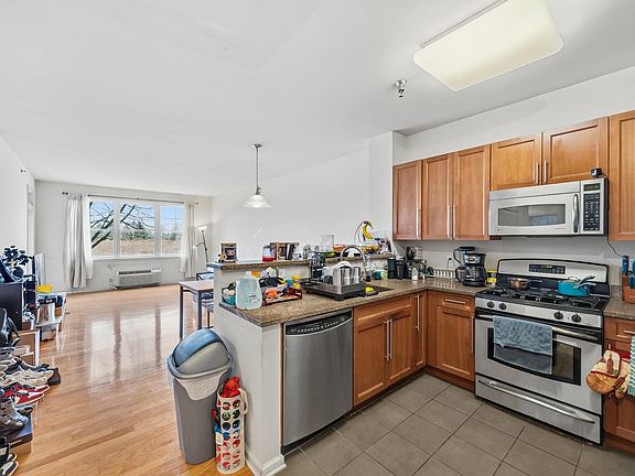 3rd image of 15 Enterprise Ct APT 105