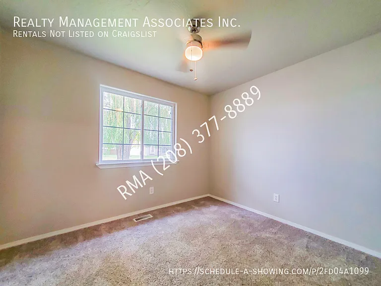 970 Johnson Dr — Photo 8
