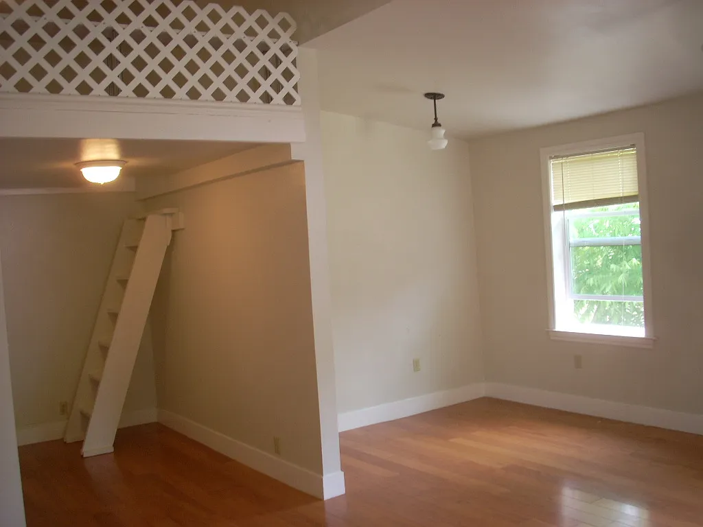 1 bed, 700 sqft, $1,100 — Photo 3