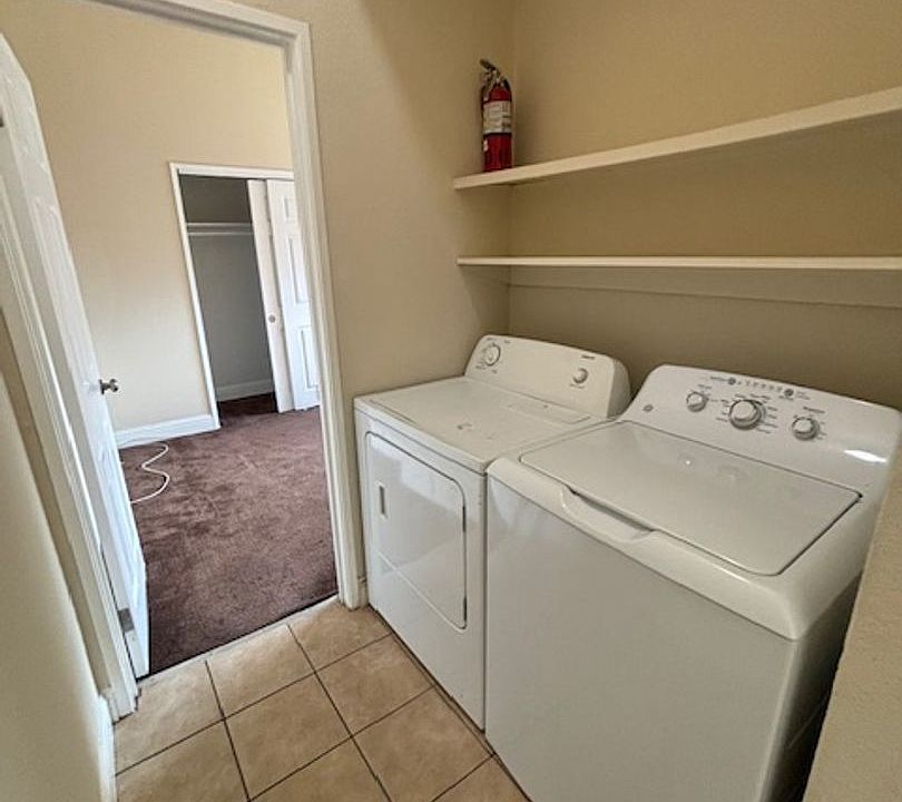 2nd image of 8290 Macarthur Blvd #C