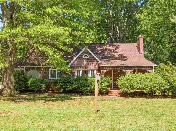 60 Long Forest Dr, Greenville, SC 29617