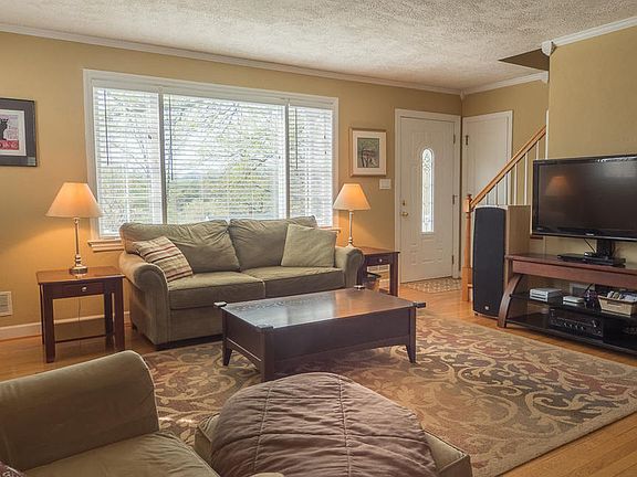 5th image of 2776 Derwent Dr SW