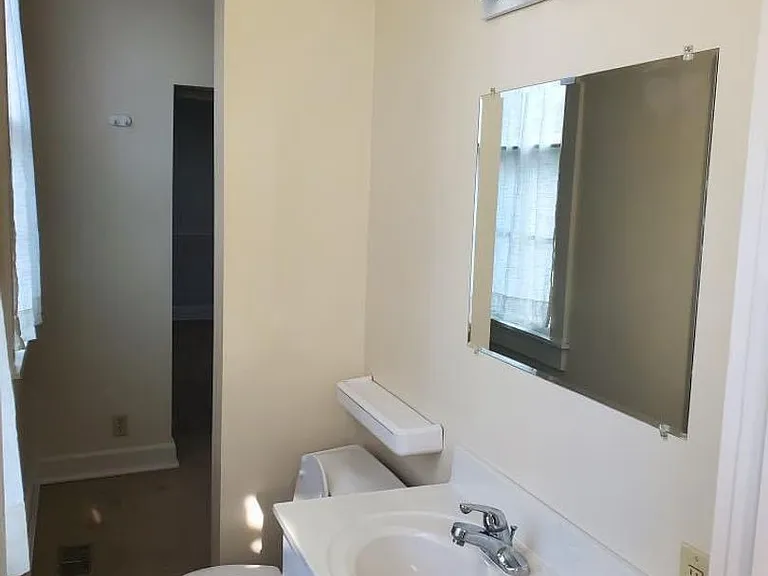 720 SE Riverside Dr — Photo 7