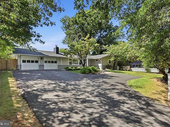 3rd image of 1003 Collingwood Rd