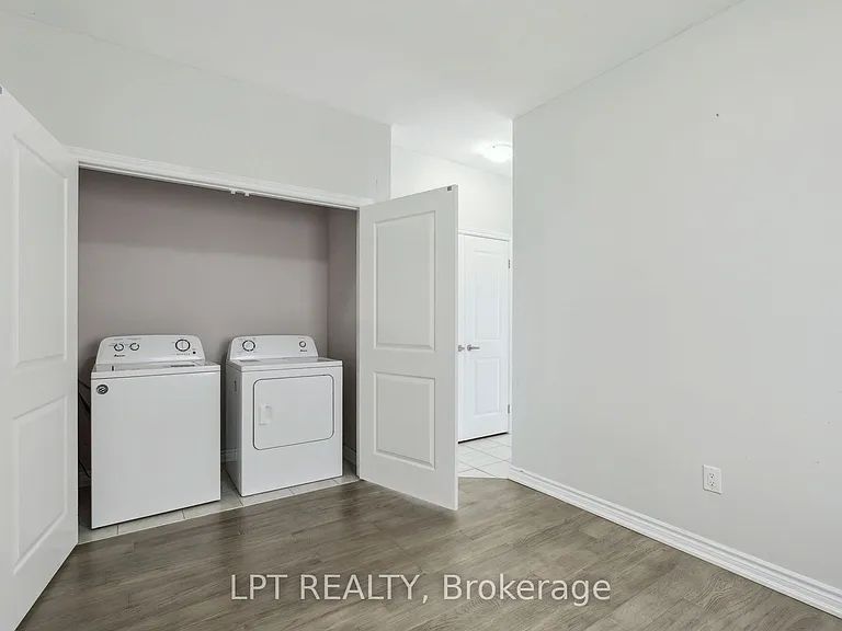 217 Louise St — Photo 26