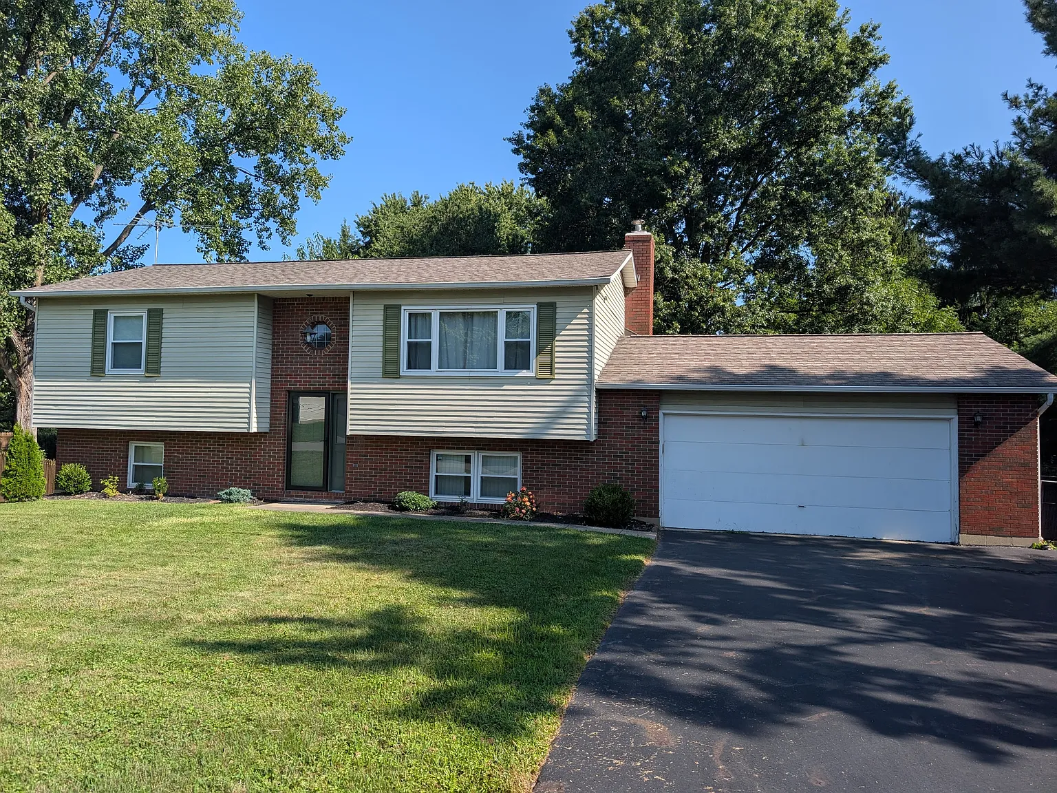 3 bed, 1873 sqft, $2,400 — Photo 1