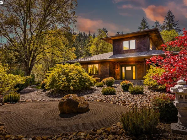 354 Champagne Creek Dr, Roseburg, OR 97471