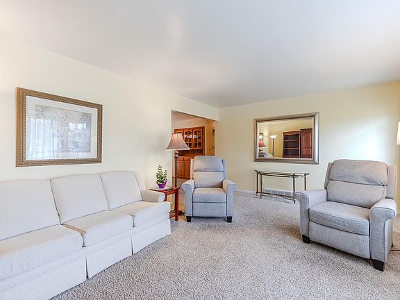 3rd image of 6925 Sherwood Dr