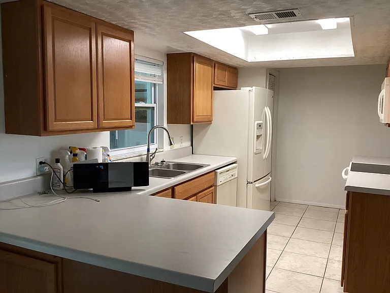 408 Riverwoods Cir — Photo 5