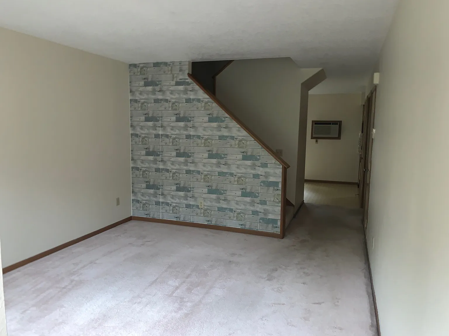 3 bed, 1.5 bath, $1,100 — Photo 3