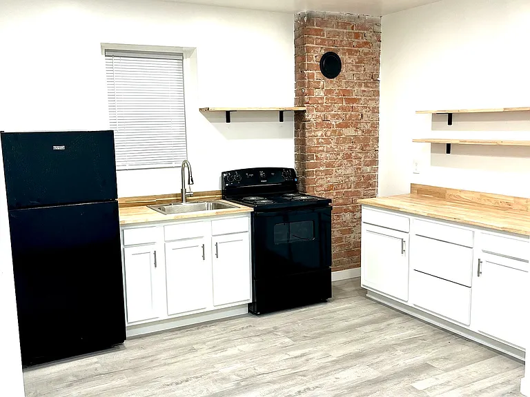 2131 Williams Ave #6 — Photo 4