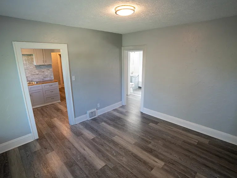 Dining room Unit B