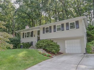 1713 Pine Valley Dr, Vienna, VA 22182