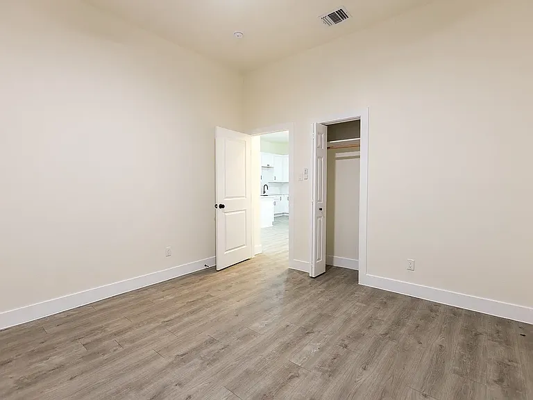 535 Austin St — Photo 18