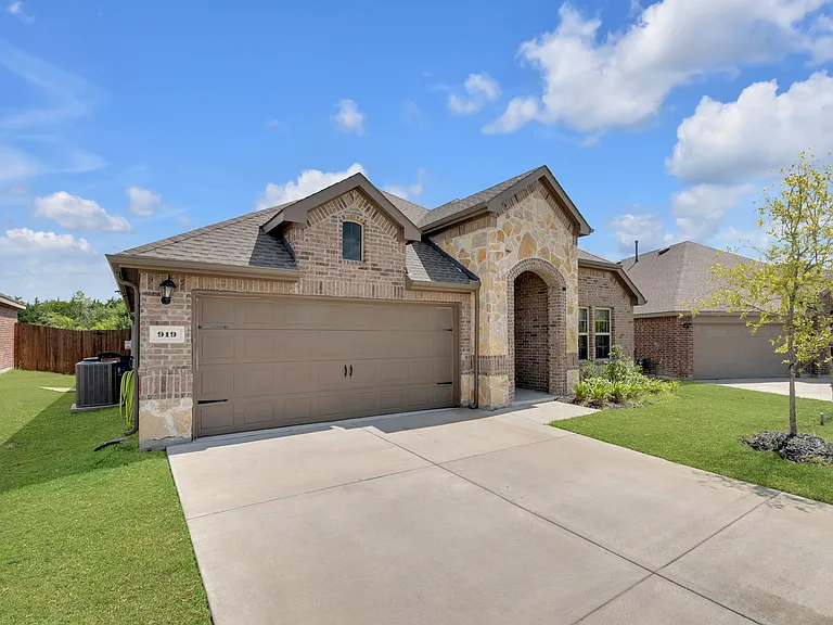 919 Gentle Rain Dr — Photo 16