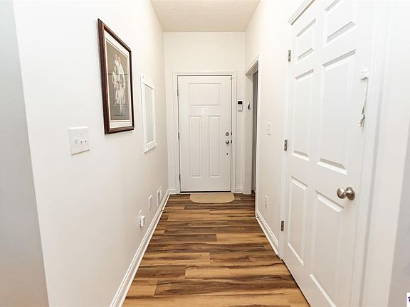 4th image of 100 Alcott Ct